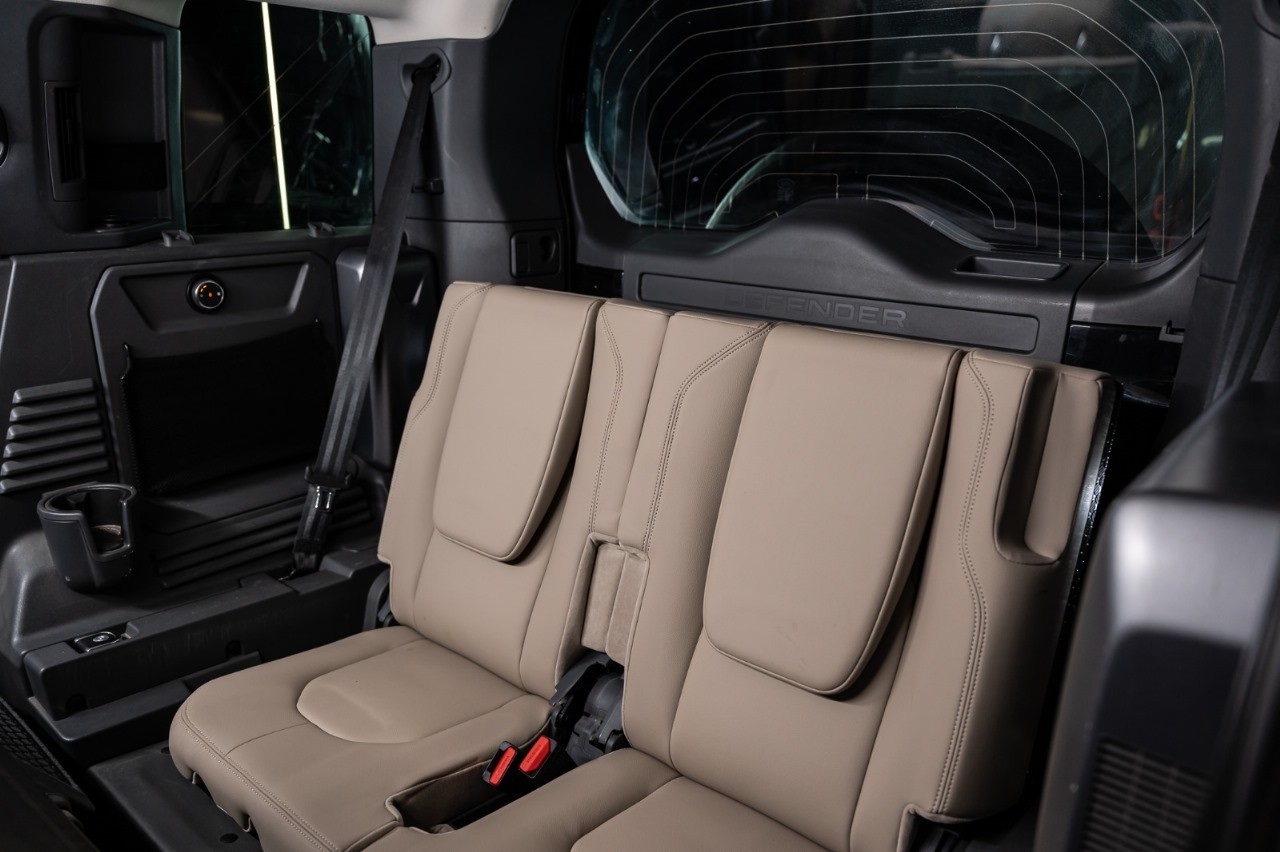 Land Rover Defender 2021