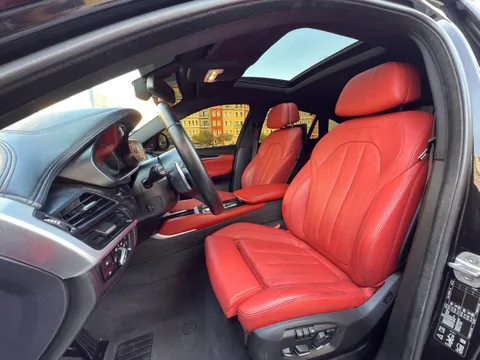 Discover undefined undefined Exterior Interior Images.Find all aspects and details of cars.