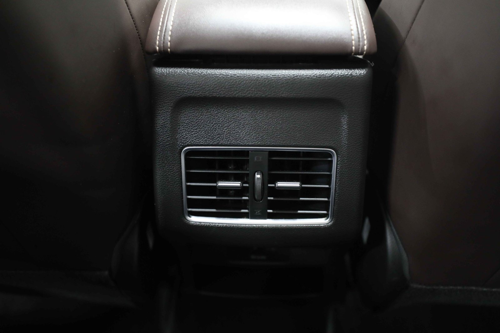 Discover undefined undefined Exterior Interior Images.Find all aspects and details of cars.