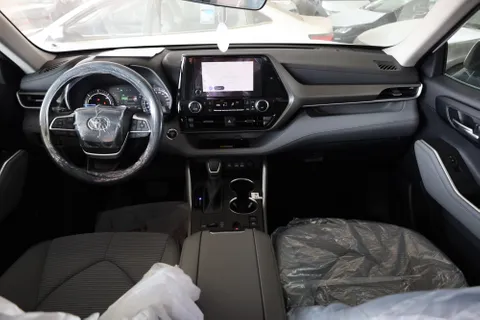 New Toyota Highlander  2.5L Hybrid GLE AWD  2023