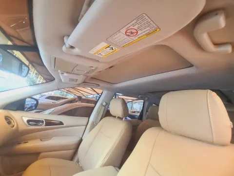 Nissan Pathfinder SV 4WD 2014