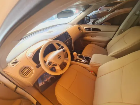 Nissan Pathfinder SV 4WD 2014
