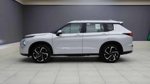 Discover undefined undefined Exterior Interior Images.Find all aspects and details of cars.