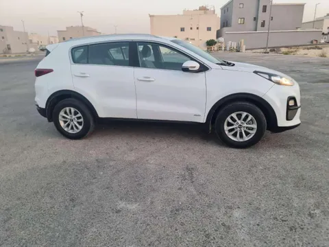 استكشف undefined undefined الصور الخارجية والداخلية. اكتشف جميع جوانب وتفاصيل السيارات.