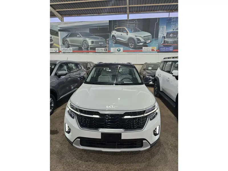 Discover undefined undefined Exterior Interior Images.Find all aspects and details of cars.