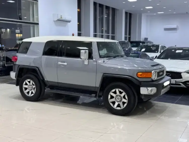 toyota fj-cruiser image Toyota FJ Cruiser 4.0L Base (A/T) 2020