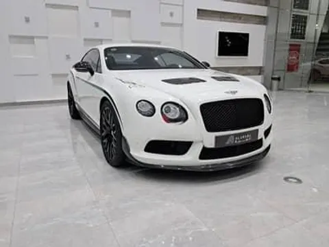 استكشف undefined undefined الصور الخارجية والداخلية. اكتشف جميع جوانب وتفاصيل السيارات.