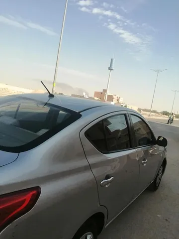 استكشف undefined undefined الصور الخارجية والداخلية. اكتشف جميع جوانب وتفاصيل السيارات.