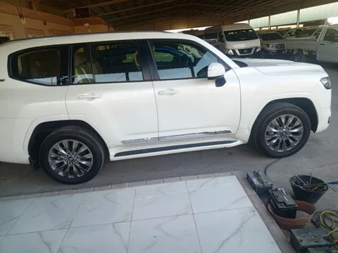 Discover undefined undefined Exterior Interior Images.Find all aspects and details of cars.