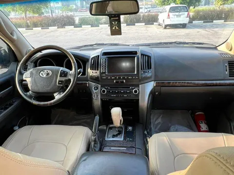 Discover undefined undefined Exterior Interior Images.Find all aspects and details of cars.