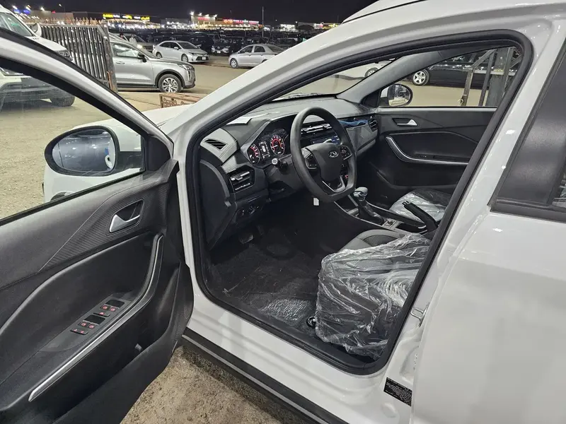 Discover undefined undefined Exterior Interior Images.Find all aspects and details of cars.