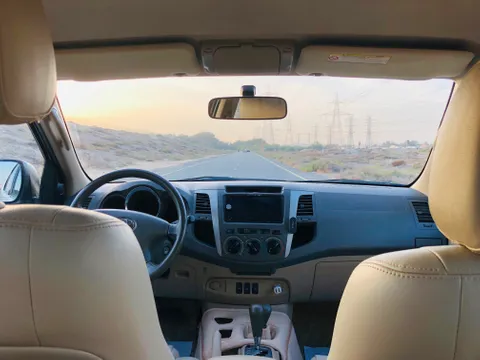 Toyota Fortuner 2.7L (4X4) 2010