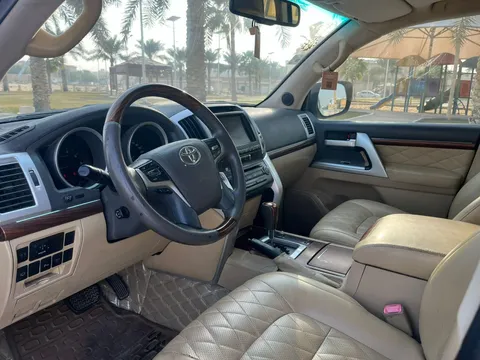 Toyota Land Cruiser 2010