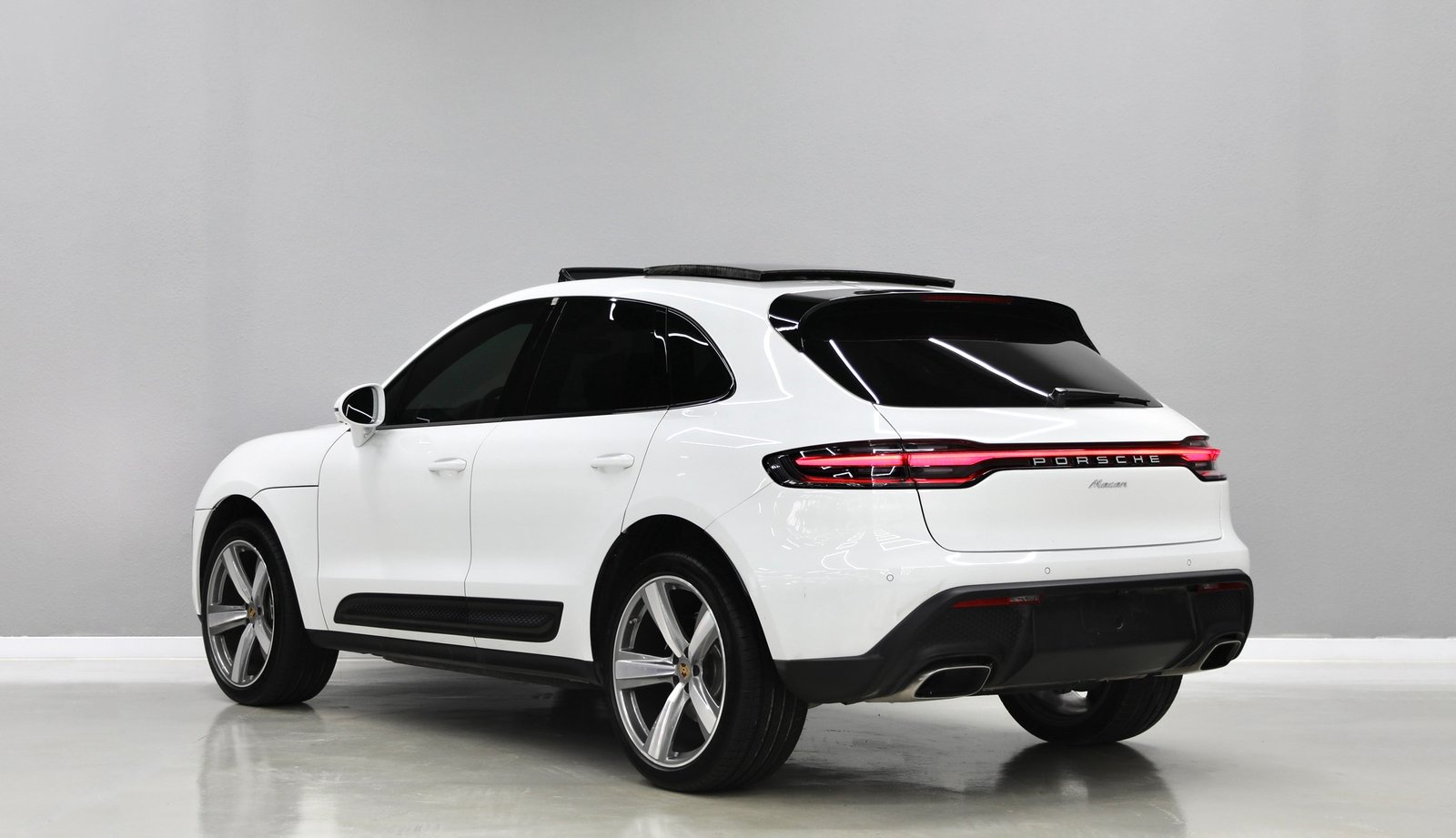 Discover undefined undefined Exterior Interior Images.Find all aspects and details of cars.
