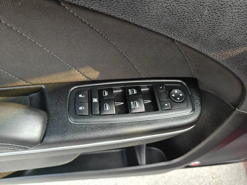 دودج تشارجر 2017