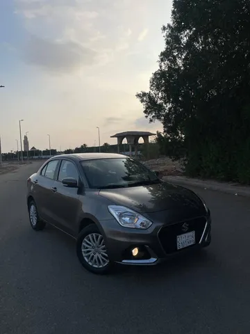 استكشف undefined undefined الصور الخارجية والداخلية. اكتشف جميع جوانب وتفاصيل السيارات.