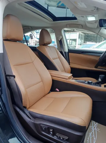 Discover undefined undefined Exterior Interior Images.Find all aspects and details of cars.