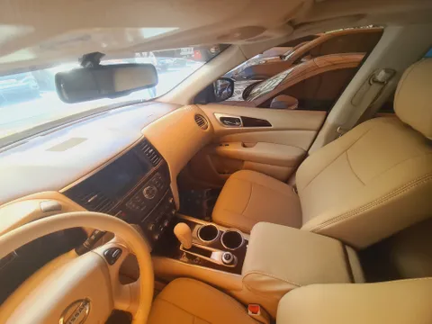 Nissan Pathfinder SV 4WD 2014