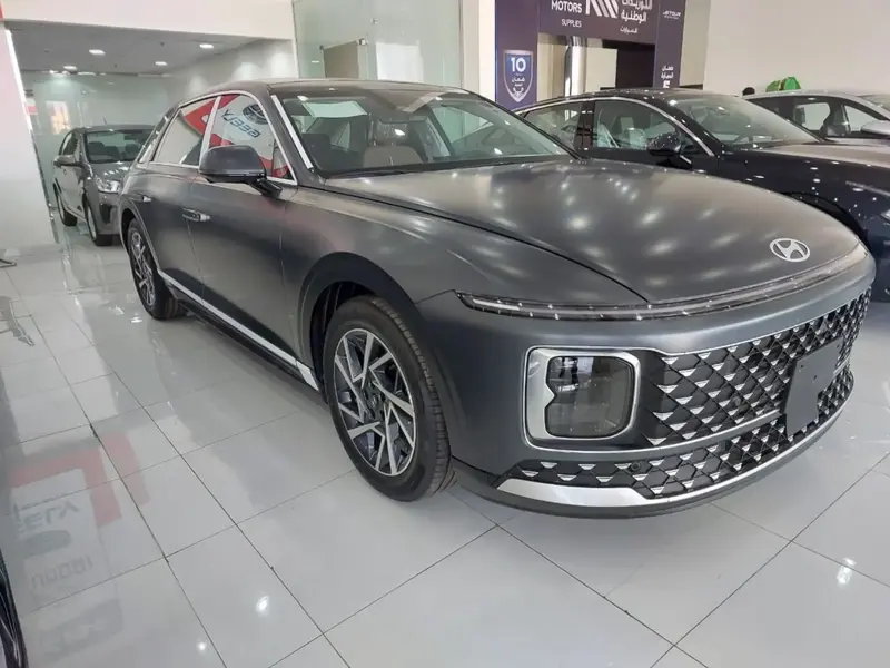 Discover undefined undefined Exterior Interior Images.Find all aspects and details of cars.