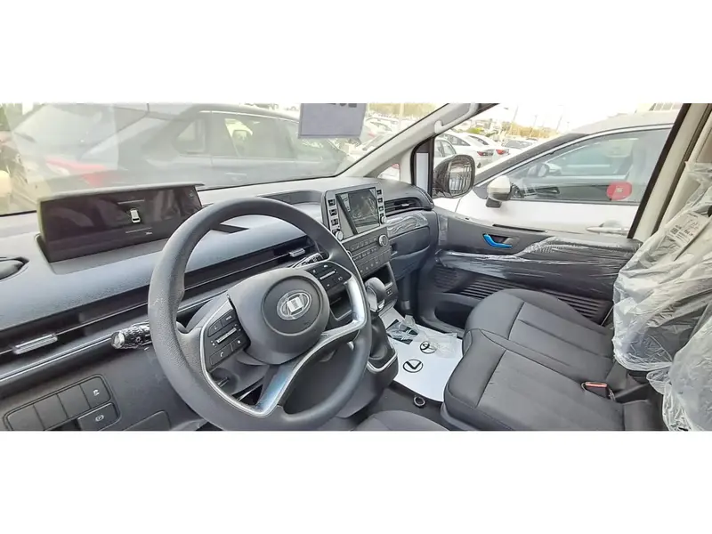 Hyundai Staria 2025