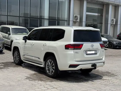 Discover undefined undefined Exterior Interior Images.Find all aspects and details of cars.