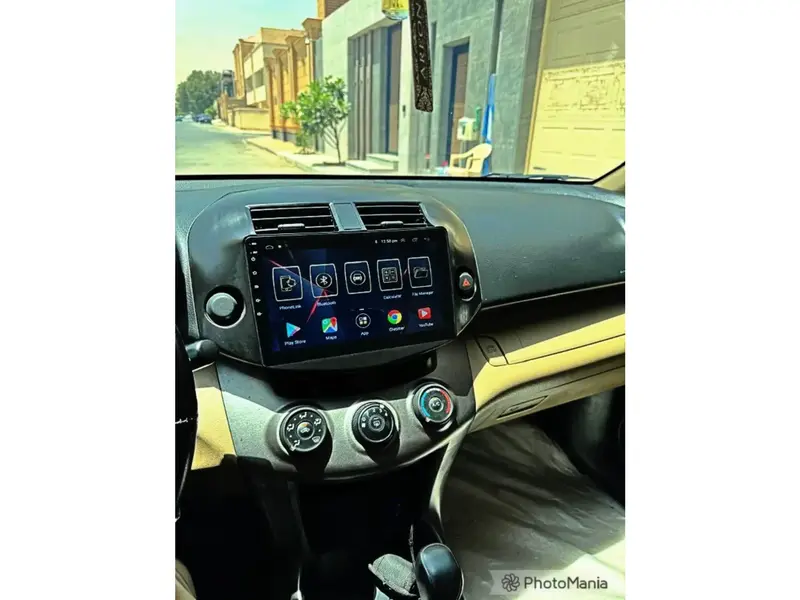 استكشف undefined undefined الصور الخارجية والداخلية. اكتشف جميع جوانب وتفاصيل السيارات.