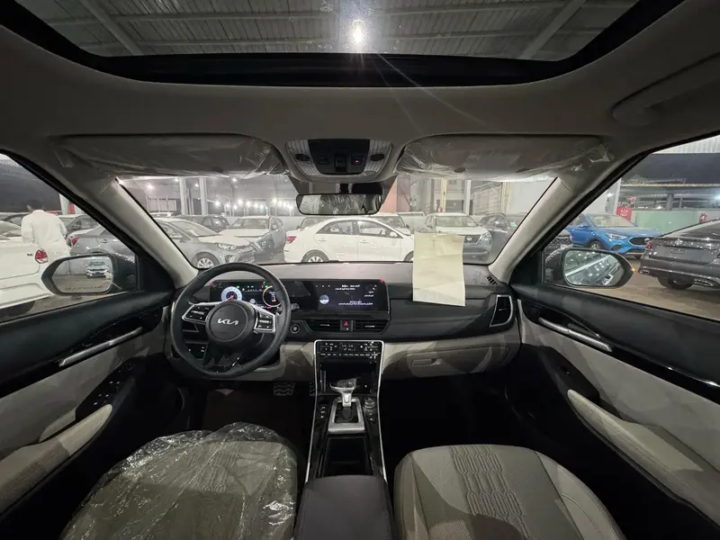 Discover undefined undefined Exterior Interior Images.Find all aspects and details of cars.
