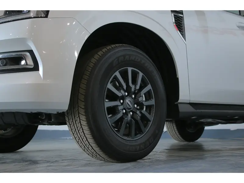 Discover undefined undefined Exterior Interior Images.Find all aspects and details of cars.