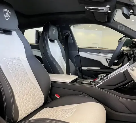Discover undefined undefined Exterior Interior Images.Find all aspects and details of cars.