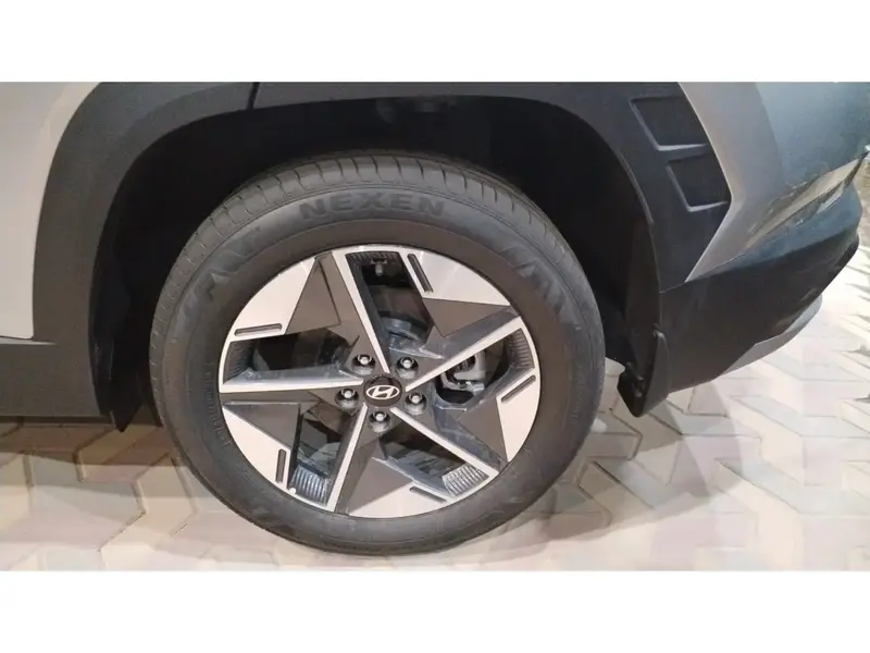 Discover undefined undefined Exterior Interior Images.Find all aspects and details of cars.