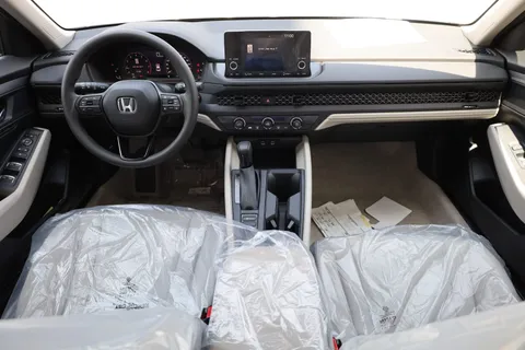 Discover undefined undefined Exterior Interior Images.Find all aspects and details of cars.
