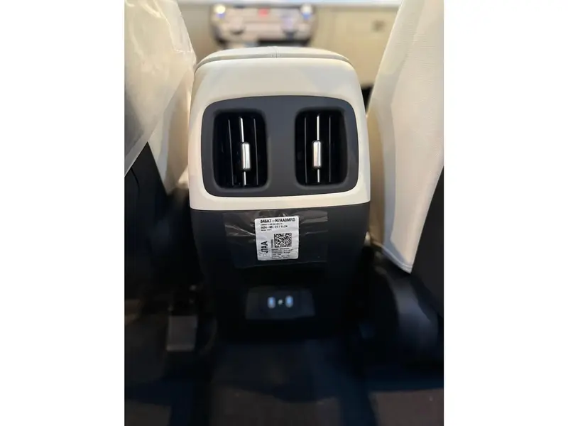 Discover undefined undefined Exterior Interior Images.Find all aspects and details of cars.