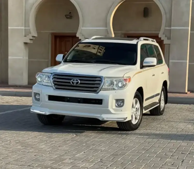 toyota toyota-land-cruiser image Toyota Land Cruiser 5.7L VXR 2015