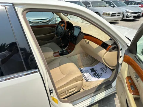 Discover undefined undefined Exterior Interior Images.Find all aspects and details of cars.