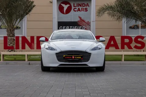 استكشف undefined undefined الصور الخارجية والداخلية. اكتشف جميع جوانب وتفاصيل السيارات.