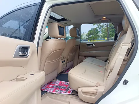 Discover undefined undefined Exterior Interior Images.Find all aspects and details of cars.