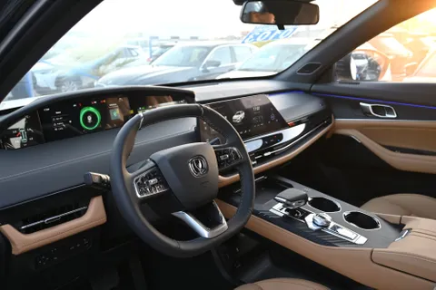 Discover undefined undefined Exterior Interior Images.Find all aspects and details of cars.