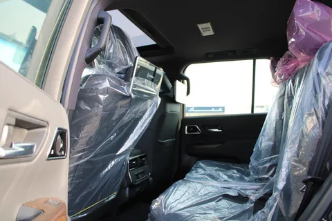 Discover undefined undefined Exterior Interior Images.Find all aspects and details of cars.