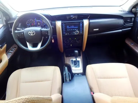 Toyota Fortuner 2.7L (4X4) 2020