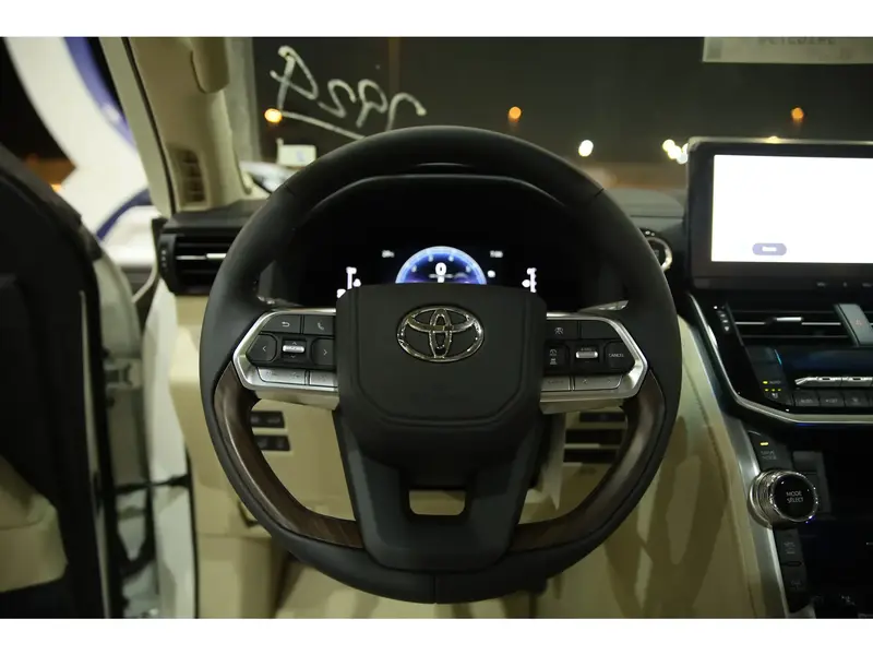 Toyota Land Cruiser Wagon 2025