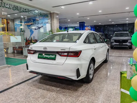 Discover undefined undefined Exterior Interior Images.Find all aspects and details of cars.