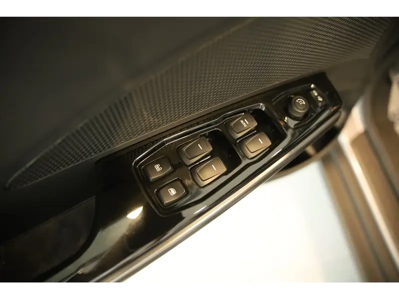 Discover undefined undefined Exterior Interior Images.Find all aspects and details of cars.