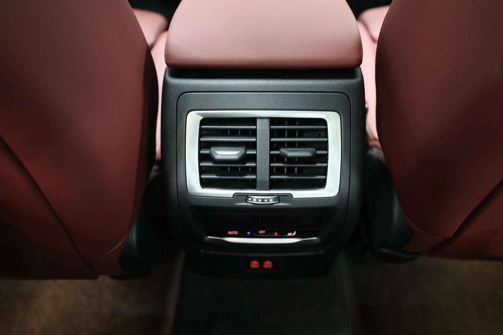 Discover undefined undefined Exterior Interior Images.Find all aspects and details of cars.