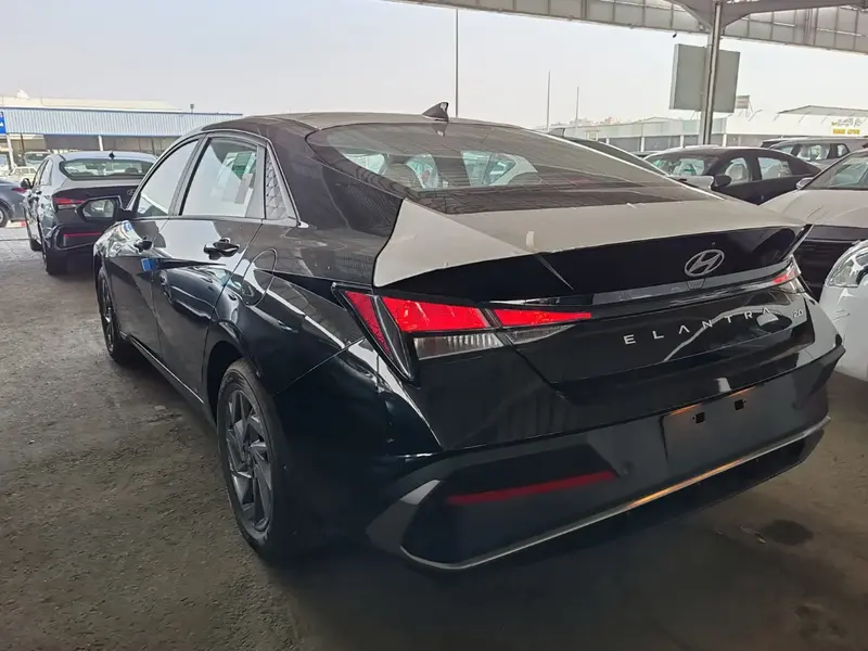 Hyundai Elantra 2025