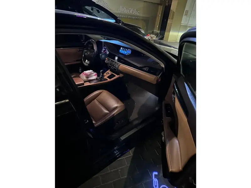 Discover undefined undefined Exterior Interior Images.Find all aspects and details of cars.