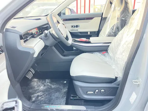 Discover undefined undefined Exterior Interior Images.Find all aspects and details of cars.