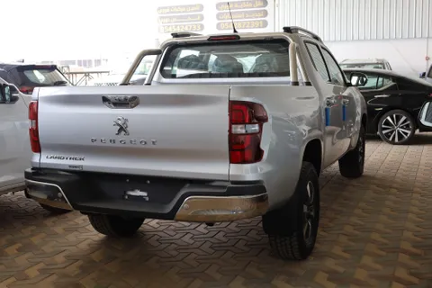 New Peugeot Landtrek 2.4T DC 4x4 A/T 2023