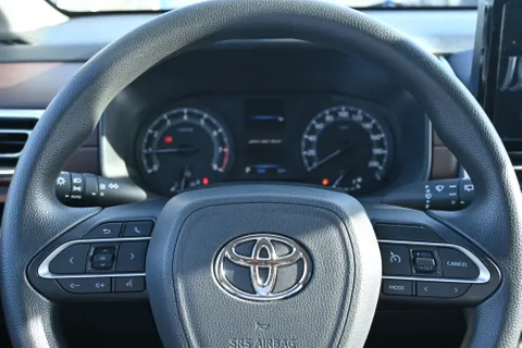 New Toyota Innova 2.0L GL 8 Seater 2024