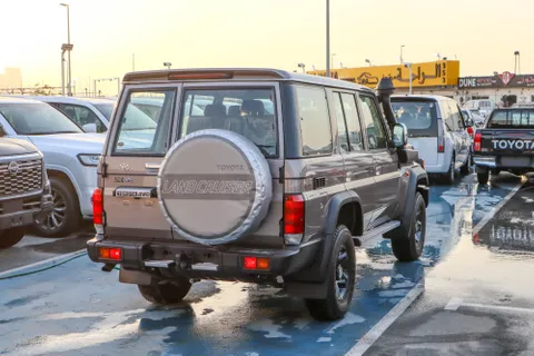 Toyota Land Cruiser 4.0L Hardtop 2024