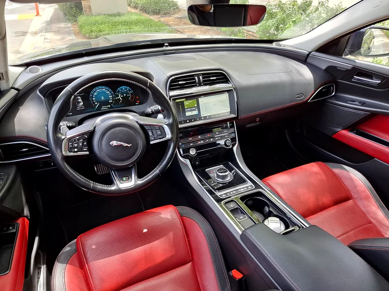 Jaguar XE 2019